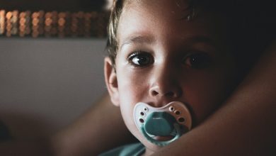 how to keep a pacifier in baby's mouth