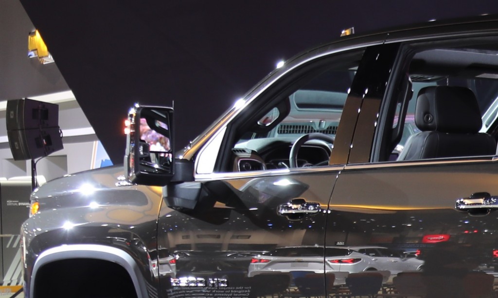 Chevrolet Silverado HD 2020 - Rearview mirror 002 - inside view