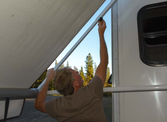 10 681 How to install the awning RV Tighten the awning arm