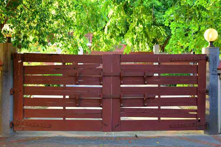 7. Build your own driveway gate