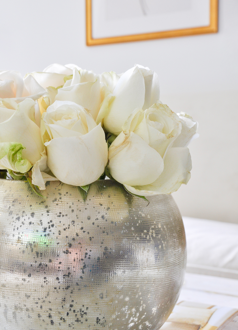 Great tips for arranging roses in a round vase