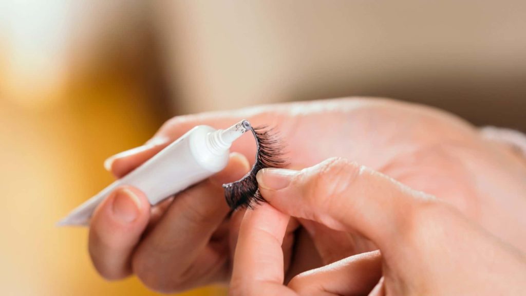 What are effective alternatives to eyelash glue?